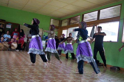 Female dancers join in a Genta, or Creation, performance. (Photo: Niall Macaulay)