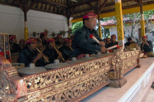 For this event, they Gong Kebyar is used to entrance the followers. (Photo by Maria Bakkalapulo)