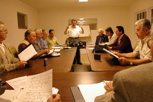 George Pappas instructing a group of chanters. (Photo by Maria Bakkalapulo)