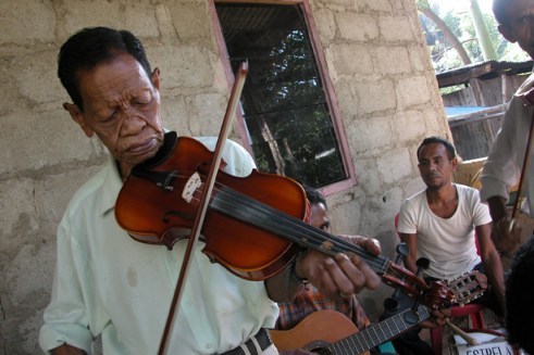 The group meets up for practice every week at Manuel’s home. (Photo by Maria Bakkalapulo)