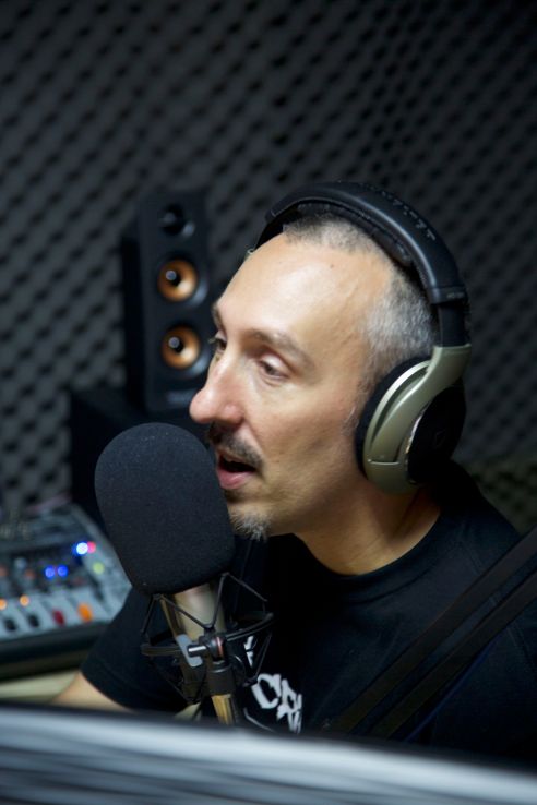 Jason Vandal hosting The Crib. Photo by Niall Macaulay